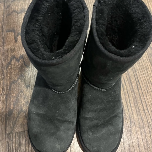 Black uggs - Picture 3 of 4